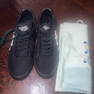 OFF-WHITE vulcalized sneakers